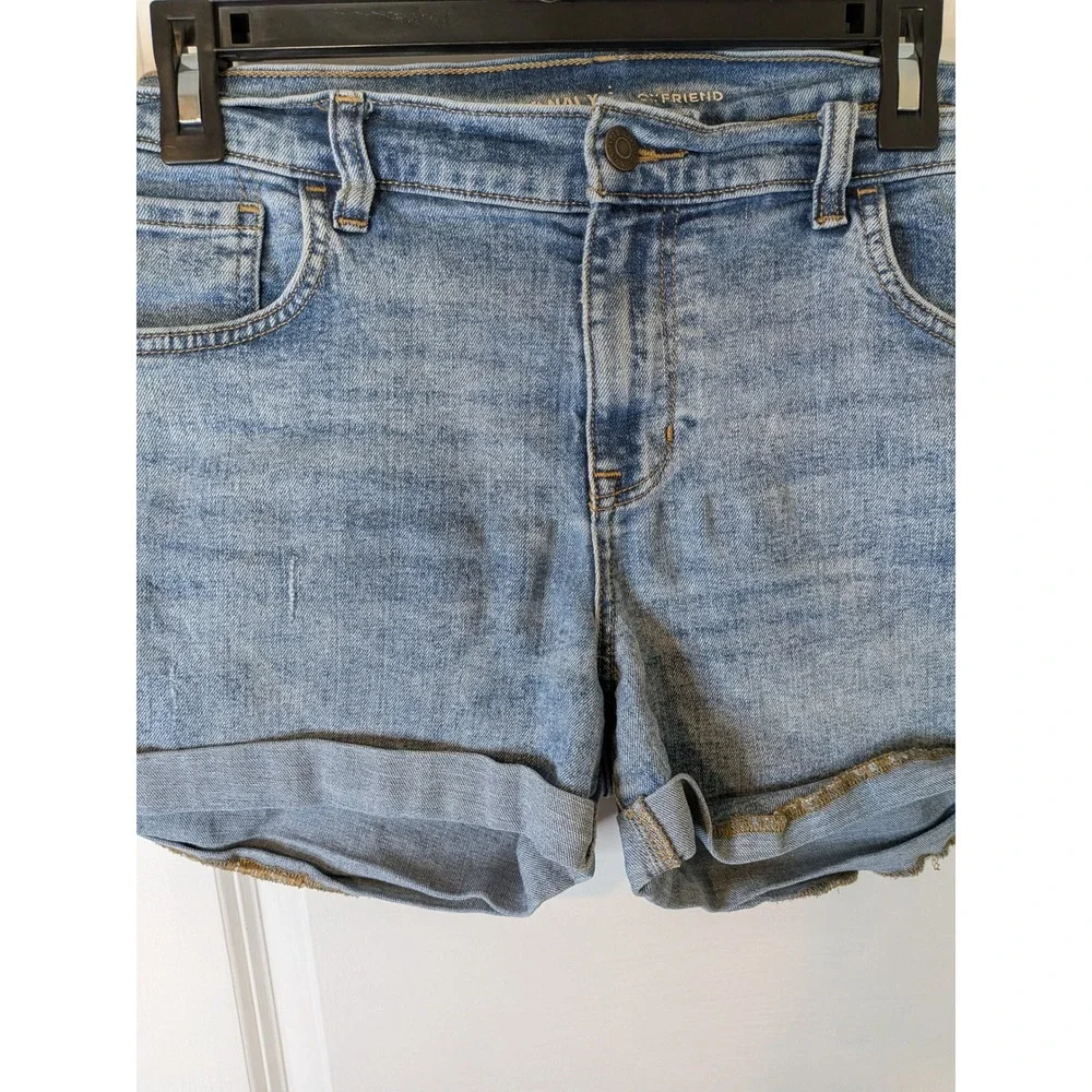 Old Navy Boyfriend Denim Shorts Medium Wash Cuffed Raw Hem Blue Womens Size 14 - Picture 2 of 5